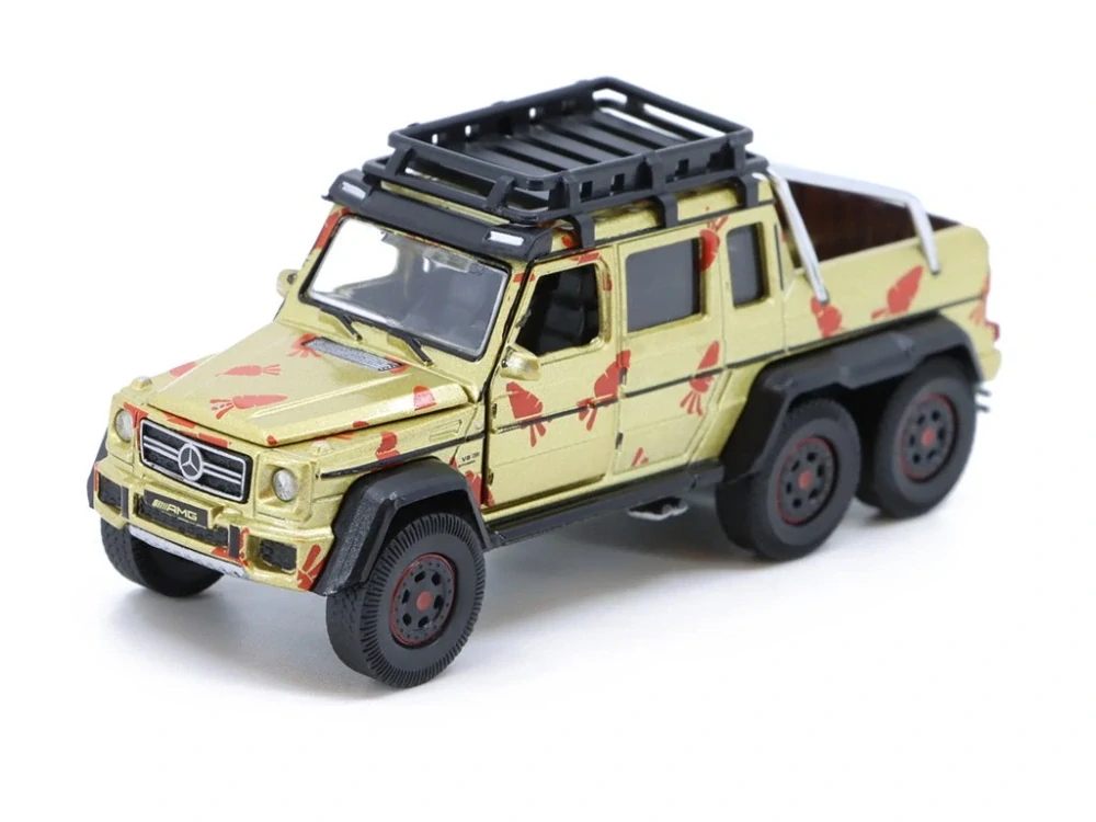 Mercedes-Benz G63 AMG 6x6 with Rabbit Family 1:64 Era Car