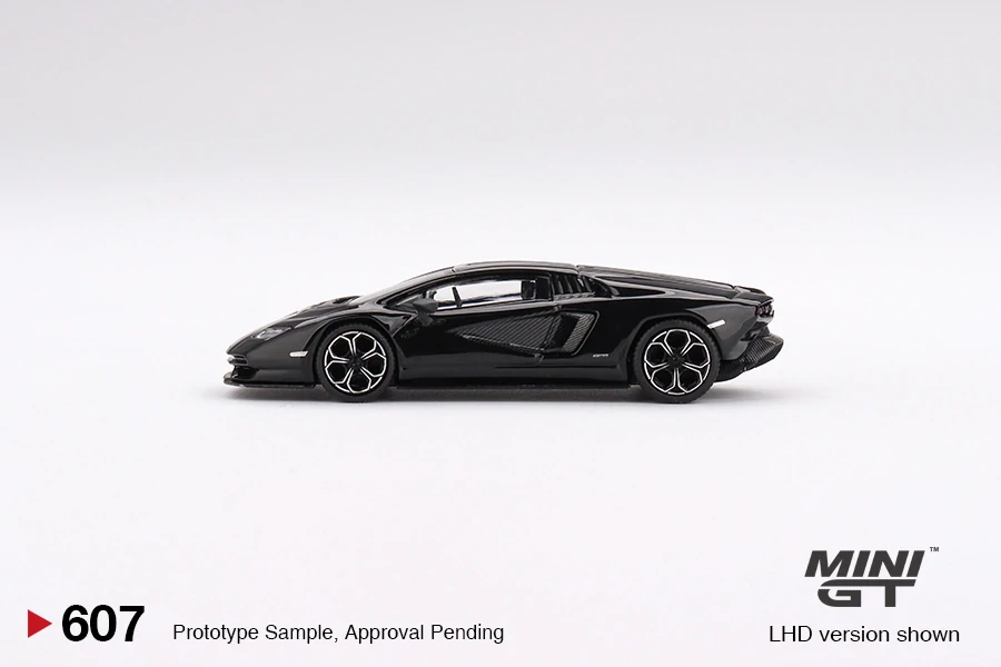 MiniGT #607 Lamborghini Countach LPI 800-4 Nero Maia